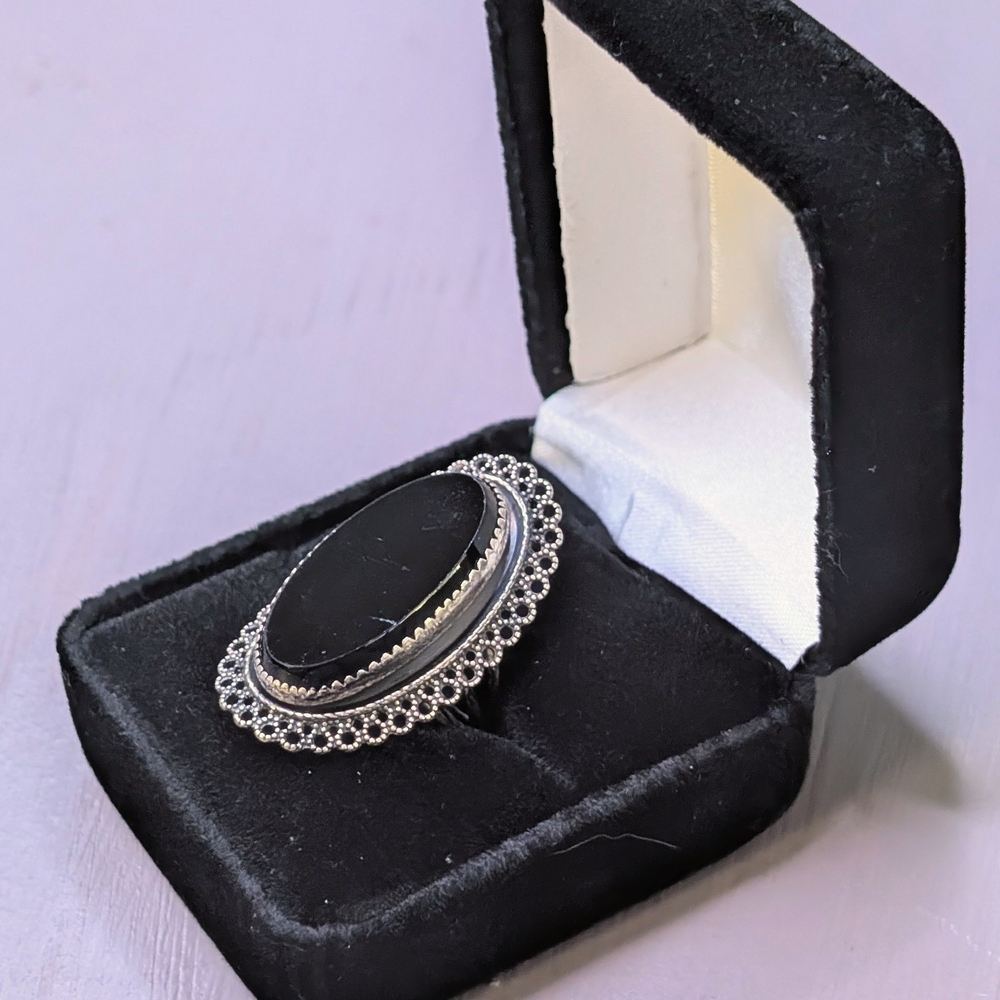 Elegant Black and Silver Women's Ring